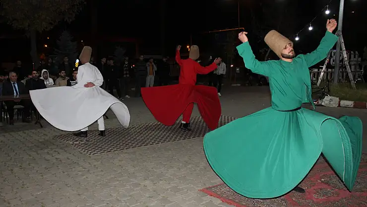 Ağrı'da yurt öğrencileri semazen gösterisiyle büyülendi