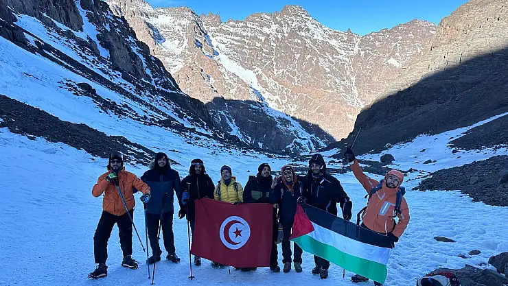 Ağrı Dağı eteklerinde Filistin'e destek bayrağı açıldı