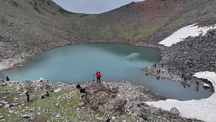 Ağrı Dağı'nda doğa yürüyüşü: Vali Turan'dan turizm vurgusu
