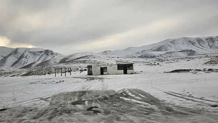 Doğubayazıt'ın kış silueti göz kamaştırdı