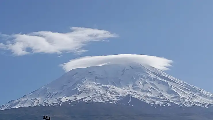 Ağrı Dağı yine 'şapkasını' taktı