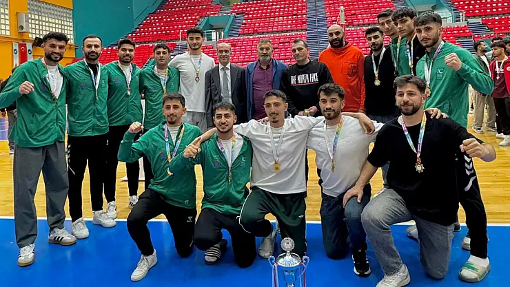 Ağrı İbrahim Çeçen Üniversitesi erkek voleybol takımı bölge şampiyonu oldu