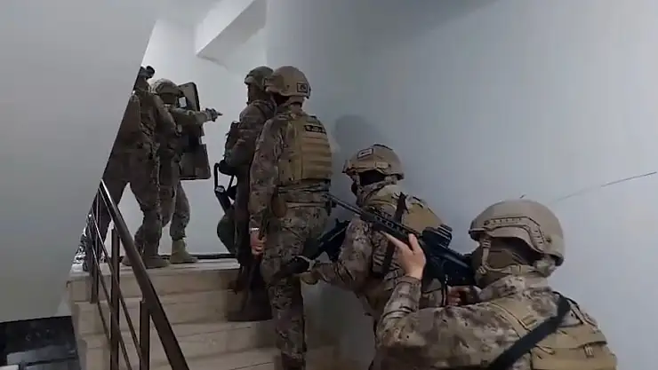 Ağrı ile Patnos'ta sokak satıcılarına eş zamanlı operasyon!