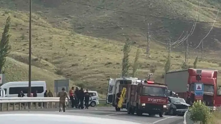 Ağrı-Kars yolunda feci kaza: 1 ölü, 2 ağır yaralı
