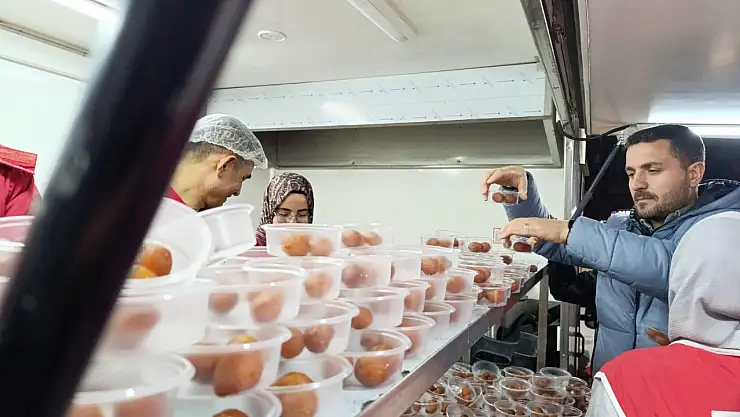 Ağrı Kızılay'dan Kadir Gecesi'nde lokma ikramı