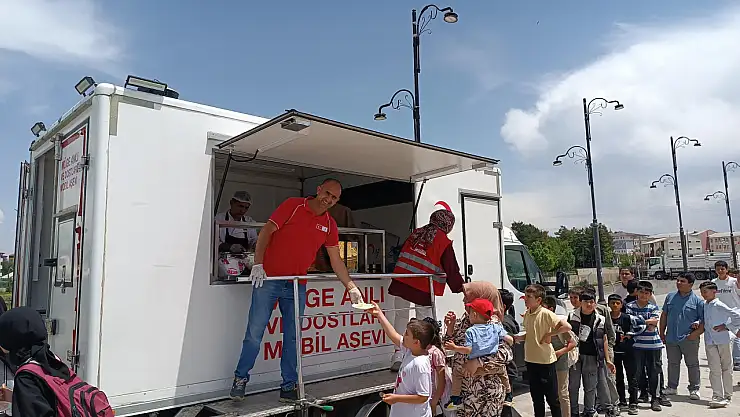 Ağrı Kızılay gönüllüleri bilim şenliğinde gençleri yalnız bırakmadı