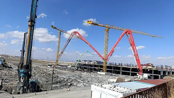 Ağrı'nın çehresini değiştirecek V Mall projesi tüm hızıyla sürüyor