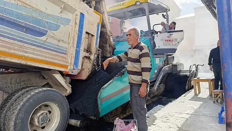 Ağrı'nın Cumhuriyet Mahallesi'nde asfalt çalışması tamamlandı