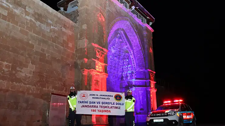 Ağrı'nın dört bir yanında jandarma'ya vefa pankartları açıldı