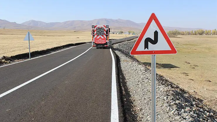 Ağrı'nın köy yollarına yeni trafik levhaları geliyor