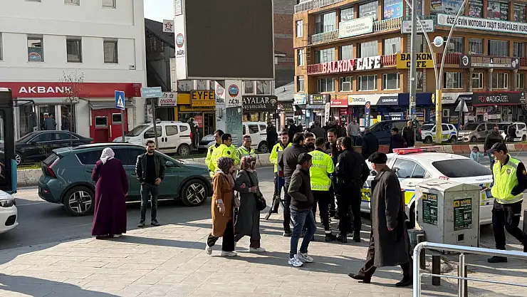 Ağrı'nın merkezinde yaşanan kavga polis müdahalesiyle büyümeden önlendi