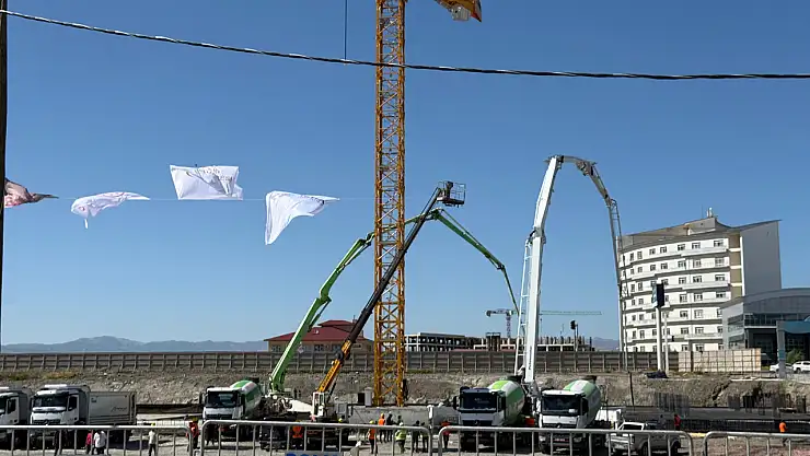 Ağrı'nın yeni cazibe noktası şekilleniyor: V Mall ile değişim başlıyor