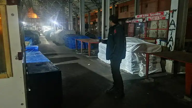 Ağrı Sebze Pazarı'nda güvenlik nöbeti