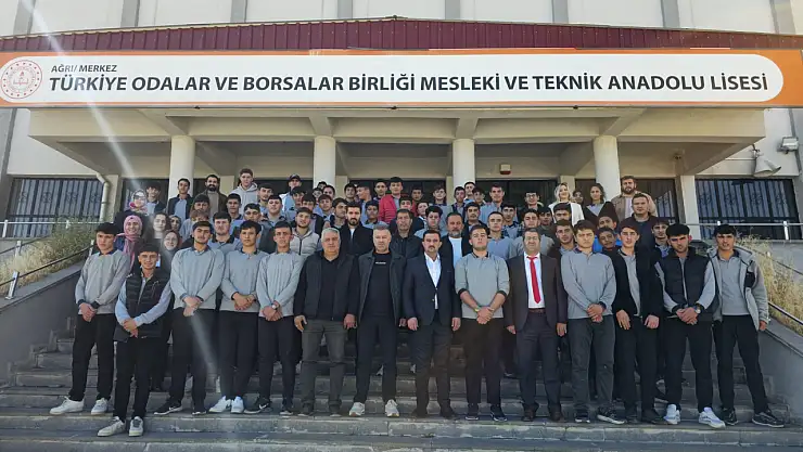 Ağrı Ticaret Borsası, sosyal sorumluluk projesiyle öğrencileri sevindirdi