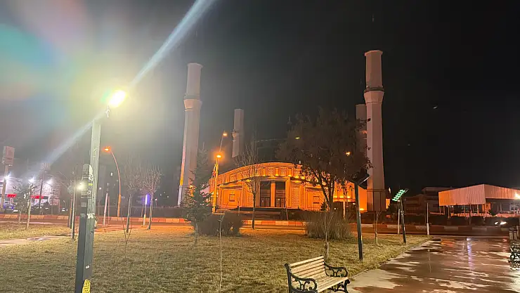 Ağrı Ulu Cami geceyi aydınlattı