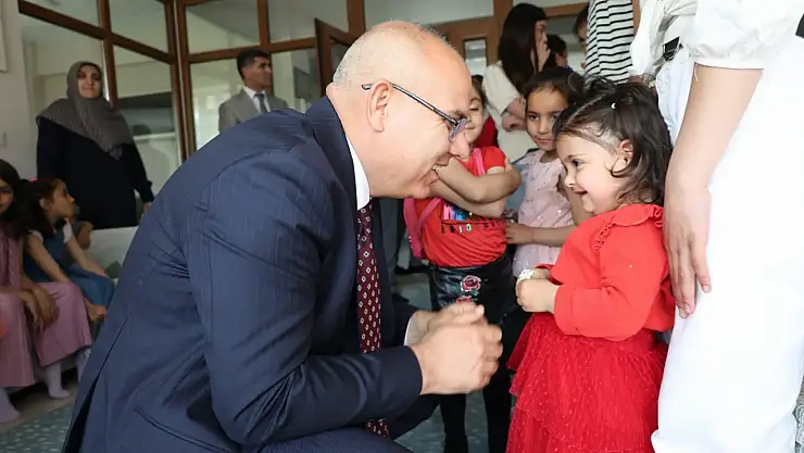 Çocukların bayram sevincine Vali Koç ortak oldu