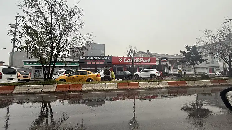 Ağrı yeni aya yağmurla uyandı: Kış lastiği mesaisi devam etti