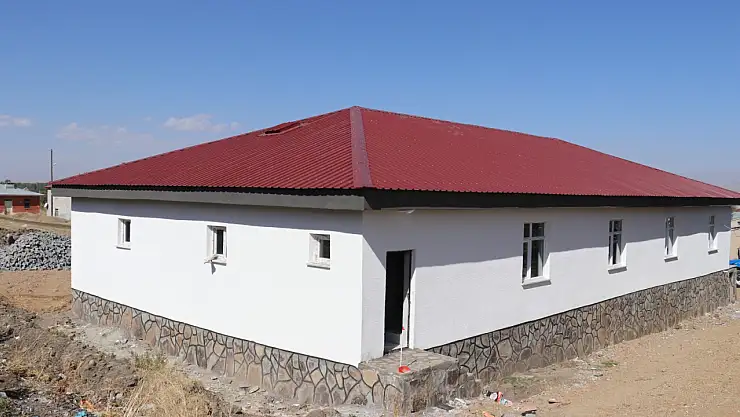 Ağrılı iş insanı anne ve babası için köye taziye evi kazandırdı
