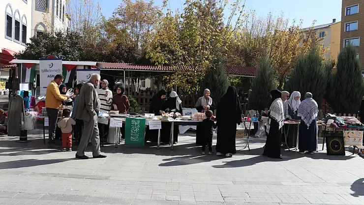 Ağrılı kadınlardan anlamlı dayanışma: Gazze için kermes düzenlendi