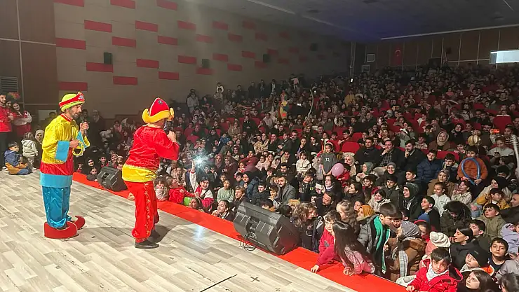 Ağrılı minikler ramazan şenliklerinde doyasıya eğlendi