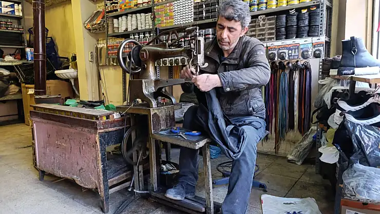 Ağrılı öğrenciler çantalarını ustalara emanet ediyor
