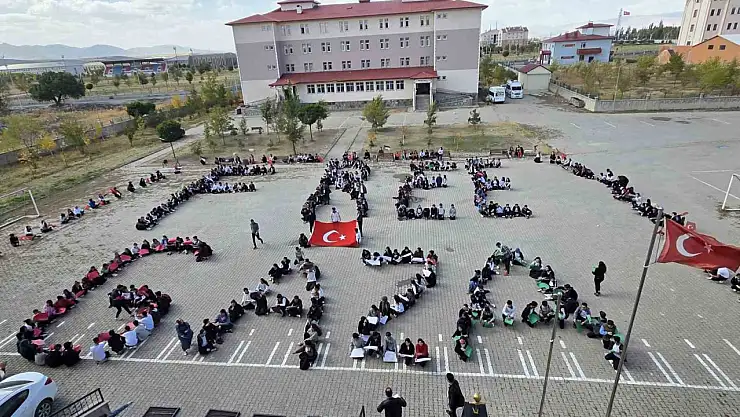 Ağrılı öğrenciler Gazze için tek yürek oldu
