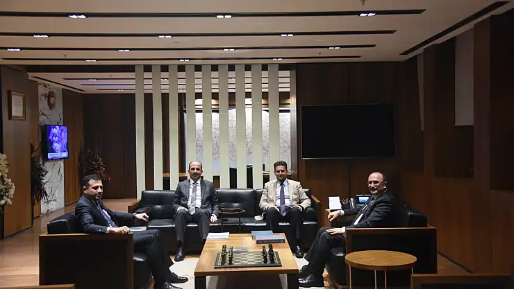 Ahlat Belediye Başkanı Yavuz Gülmez, Karayolları Genel Müdürü ile Yol Çalışmalarını Görüştü