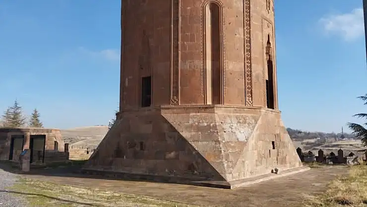 Ahlat Belediyesi Hasan Padişah Mezarlığı'nda Bakım Çalışmalarını Sürdürdü