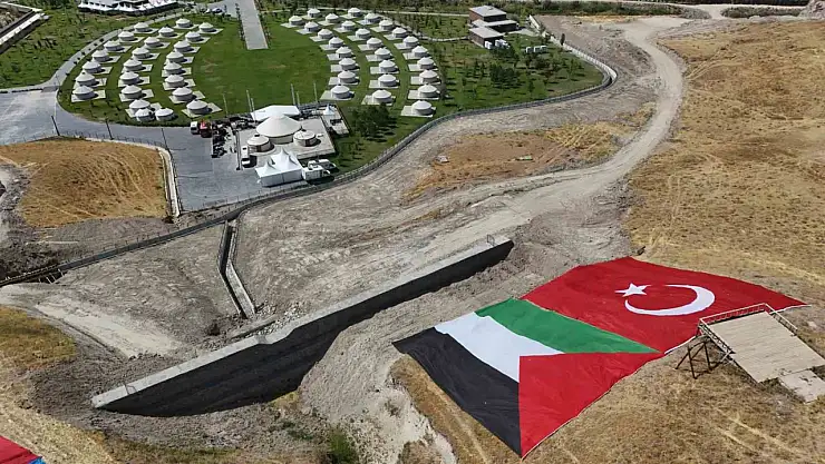 Ahlat'ta Büyük Türk ve Filistin Bayraklarıyla Coşkulu Etkinlik Düzenlendi