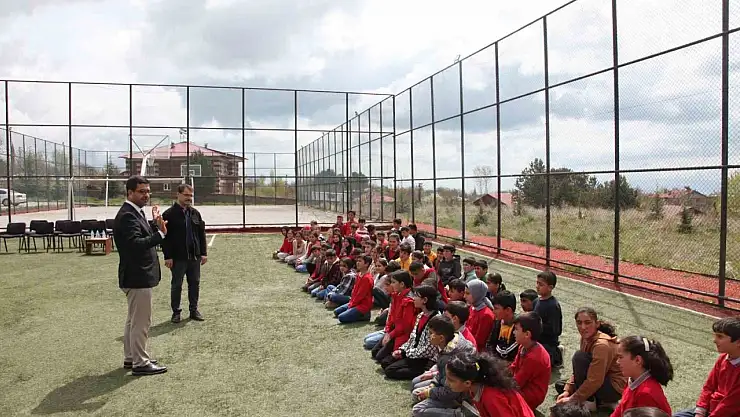 Ahlat'ta Doğa Sevgisi Meyve Fidanlarıyla Büyüyor