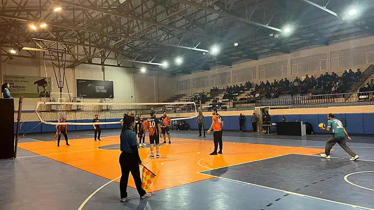 Ahlat'ta Öğretmenler Günü Voleybol Turnuvası Sona Erdi