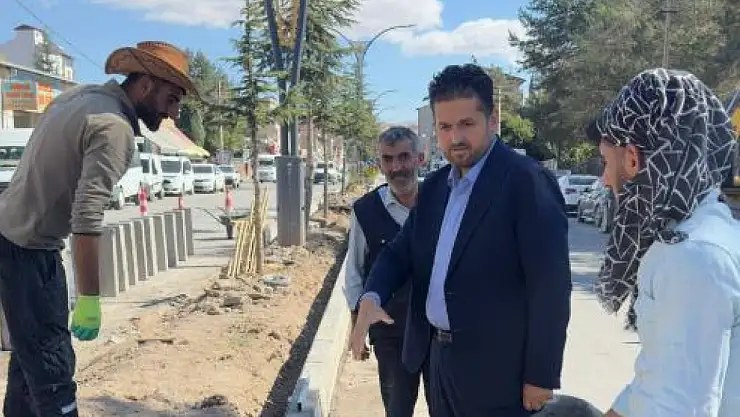 Ahlat'ta Orta Refüj ve Kavşak Düzenleme Çalışmaları Devam Ediyor