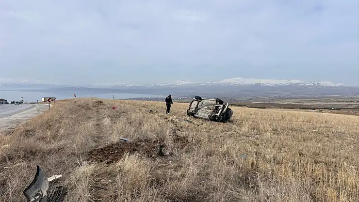 Ahlat'ta otomobil takla attı