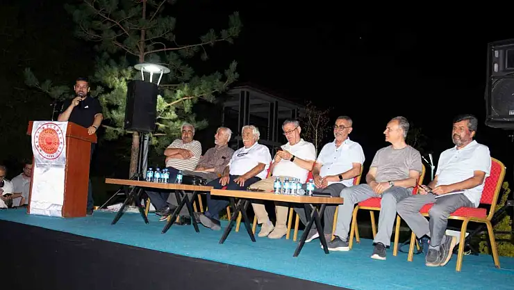 Ahlat'ta Şiir Gecesi'nde Coşkulu Katılım