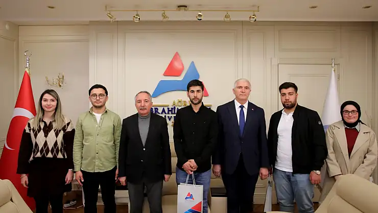 AİÇÜ'de en çok kitap okuyan öğrenciler ödüllendirildi