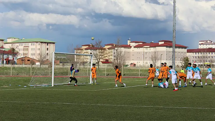 AİÇÜ'de turnuva heyecanı: Fen Edebiyat Fakültesi ilk maçta galip geldi