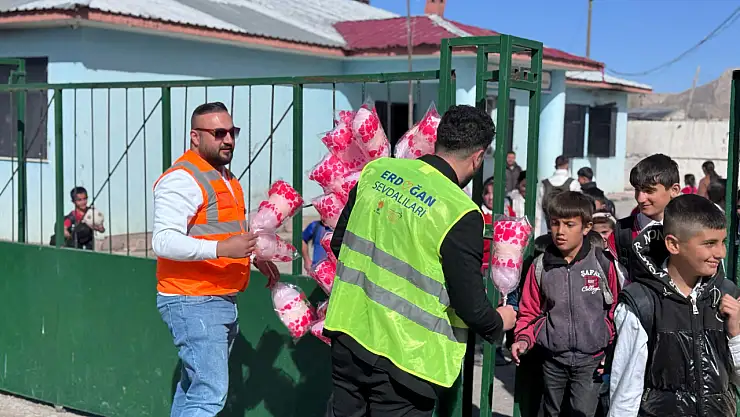 AK Parti Doğubayazıt Gençlik Kolları'ndan Ağdıç Köyü'ne ziyaret