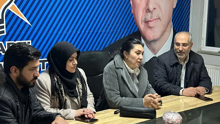 AK Parti heyeti Doğubayazıt'ta ilçe yönetimi ile bir araya geldi