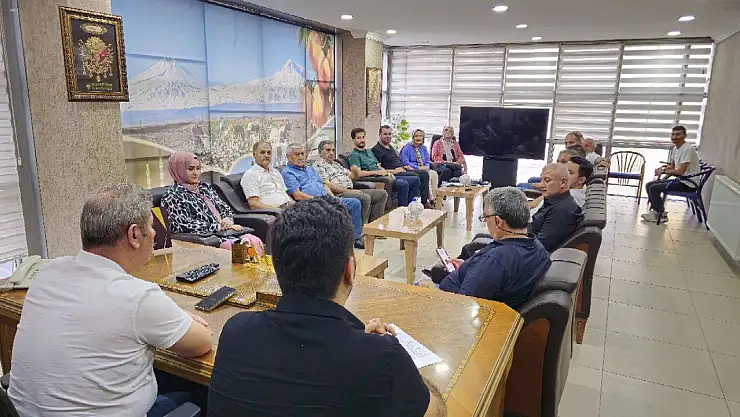 AK Parti Iğdır, Türkiye Yüzyılı için stratejik hedefleri ve yerel projeleri masaya yatırdı