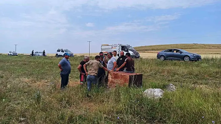 Akyaka'da Köylüler, İmece Usulü ile İçme Suyu Depolarını Temizledi