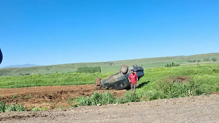 Akyaka'da otomobil takla attı, sürücü yaralandı sağlık ekipleri olay yerinde müdahalede bulundu.