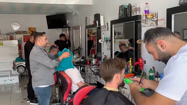 Akyaka'daki Berberler Bayram Döneminde Müşteri Akınına Uğradı!