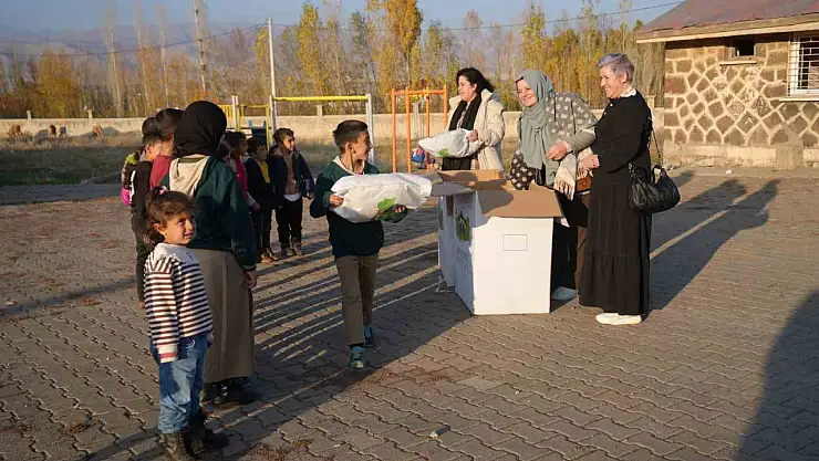 Almanya'dan Muş'a, Bin Çocuğa Kışlık Kıyafet Yardımı!
