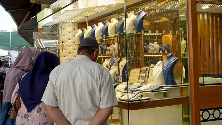 Altın Piyasasında Kritik Uyarılar: İslam Memiş'ten 2026 Tahmini, Mert Başaran'dan Kısa Vadeye Dikkat