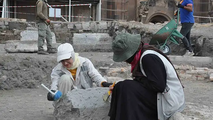 Ani Ören Yeri'nde kazı çalışmaları: Geçmişin izleri gün yüzüne çıkıyor