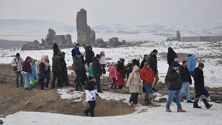 Ani Ören Yeri ziyaretçi akınına uğruyor