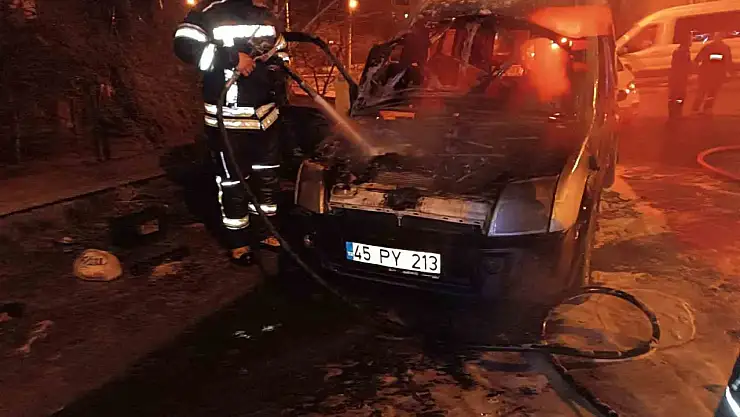 Araç alev topuna döndü, yürekler ağza geldi