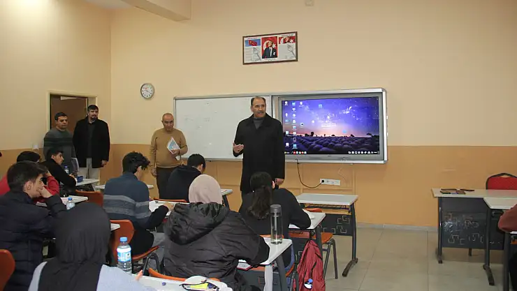 Aras'ın Kuzuları Zirveyi Hedefliyor: İl Müdürü Aziz Gün DYK Kurslarını Ziyaret Etti