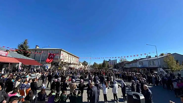 Arpaçay'da 105. kurtuluş yıl dönümü coşkuyla kutlandı, birlik ve beraberlik vurgulandı