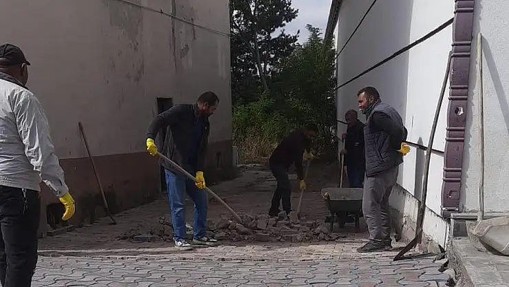 Arpaçay'da Kaldırımlar Yenileniyor, Modern Görünüm İçin Çalışmalar Hızlandı